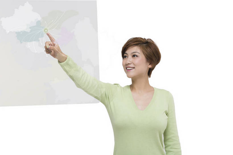 东方人,成年人,一个人,站,微笑,横图,彩色,室内,留白,抠图,白色背景,时尚,快乐,幸福,信心,显示器,互联网,技术,数码,高科技,科技,北京,中国,亚洲,仅一个年轻女性,指,阴影,透明,科学,空间,网络,屏幕,图片,触摸屏,高光,几何,计算机图形,年轻,合成,图像,信息技术,指点,休闲装,黄种人,数码合成,显示屏,现代,休闲,健康,手指,放松,幻想,美女,自信,摄影,生活方式,指引,电脑合成图,数码合成图,创造力,科学技术,指着,指向,科幻,未来,愉悦,合成图,影像,液晶显示器,虚拟,梦想,单人,输出设备,东亚,出色,杰出,卓越,乐观,单独,年轻女性,女人,女性,亚洲人,中国人,年轻人,触摸,半身,欢乐,开心,愉快,全息图,感知,bj174