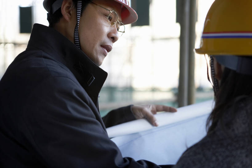 东方人,成年人,老年人,脸,头,脸颊,两个人,建筑工人,建筑师,横图,室内,特写,白天,侧面,商务,讨论,通讯,兴奋,安全,成功,合作,团队,信心,计划,建筑业,技术,城市,建筑,北京,中国,亚洲,握,检查,工作,防护,刺激,肩膀,脚手架,背面,安全帽,建筑工地,职业,规划,握着,摄影,技巧,保护,工程,专心,手艺,保险,合伙,蓝图,东亚,发展,保全,周全,安稳,安定,贡献,技能,技艺,平安,老年男性,男人,男性,年轻女性,女人,女性,亚洲人,中国人,年轻人,头部,脸部,脸蛋,面部,说话,彩图,妙技,本领,工业设计师,bj175