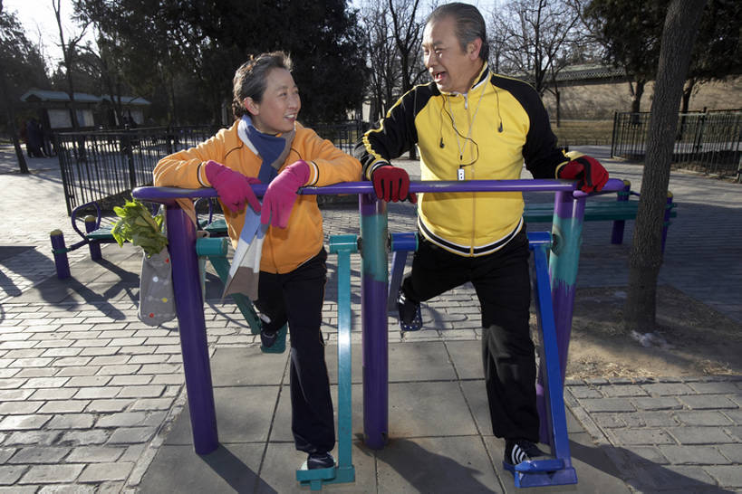 老年人,两个人,丈夫,妻子,公园,微笑,横图,室外,白天,正面,锻炼,满意,幸福,北京,中国,亚洲,连接,年轻,玩,休闲装,刺激,休闲,健康,舒服,面对面,健身器械,放松,活力,平衡,摄影,生活方式,退休,公共设施,都市风光,播放,东亚,无忧无虑,老年男性,老年女性,男人,男性,中国人,休闲活动,步行,说话,彩图,全身,跑步机,人老心不老,bj175