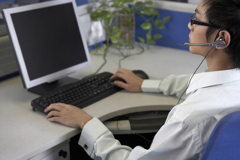 东方人,成年人,一个人,服务员,电话接线员,办公室,打电话,横图,竖图,室内,白天,侧面,商务,通讯,成功,信心,电脑,显示器,鼠标,键盘,互联网,技术,城市,北京,中国,亚洲,仅一个男性,仅一个人,连接,敲打,握,正装,工作,网络,手表,眼镜,联系,输入,输入设备,通讯设备,仅一个年轻男性,耳机,打字,职业,台式电脑,服务,握着,摄影,技巧,点击,协助,敲击,控制,便利,呼叫中心,隔间,手艺,通信设备,网上冲浪,输出设备,东亚,接待员,无线电技术,技能,技艺,认真,按键,计算机,男人,男性,年轻男性,亚洲人,中国人,年轻人,服务生,侍者,说话,坐着,半身,彩图,妙技,本领,bj175