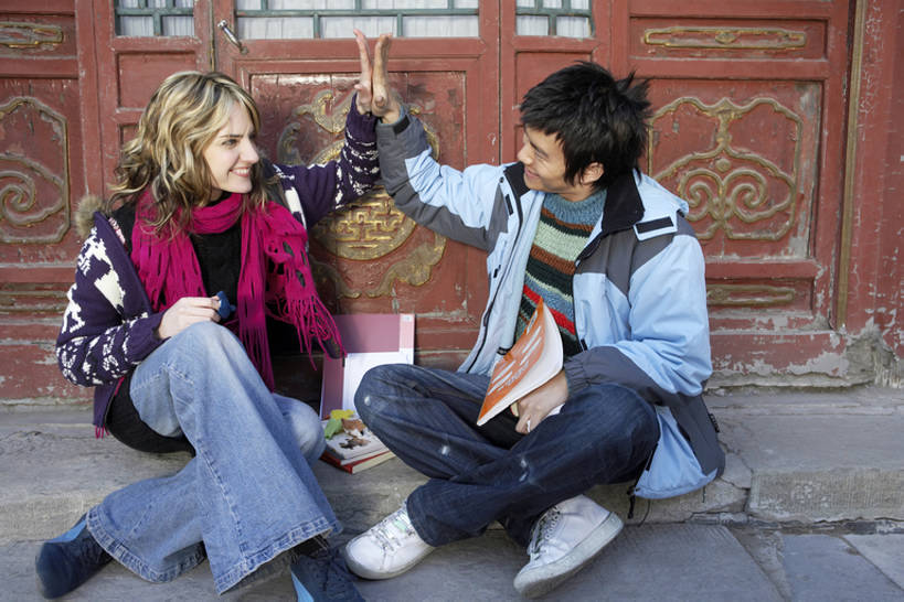 东方人,成年人,两个人,学生,学校,颐和园,故宫,笑,微笑,露齿笑,横图,室外,白天,侧面,旅游,度假,快乐,兴奋,友谊,幸福,名胜古迹,标志建筑,城市,地标,建筑,北京,中国,亚洲,行人,游客,游人,击掌,学习,庆祝,遗迹,粉末,首都,休闲装,古迹,历史,文物,娱乐,建设,古建筑,路人,旅客,刺激,风景,教,享受,休闲,面对面,粉,旅游胜地,放松,读,摄影,生活方式,专心,知识,享乐,中国文化,古文明,东亚,陪同,助教,粉状,粉剂,闪存卡,古代文明,陪伴,过客,无忧无虑,男人,男性,年轻男性,年轻女性,女人,女性,白种人,亚洲人,中国人,年轻人,书,休闲活动,说话,坐着,彩图,全身,旅行,欢乐,传统文化,伴随,bj175