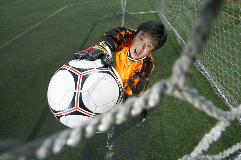 东方人,一个人,运动员,足球场,跳,横图,室外,白天,正面,运动服,制服,锻炼,游戏,快乐,成功,比赛,运动,竞争,橄榄球,足球,北京,日光,中国,亚洲,仅一个男性,仅一个人,守门员,条纹,服装,球门,网,田地,球网,足球运动员,娱乐,球,仅一个年轻男性,衣服,蓝天,手套,张嘴,休闲,概念,健康,抓,摄影,服饰,块状,保护,敏捷,体育运动,衣着,穿着,防守,田径运动,张大嘴巴,东亚,队员,衣饰,技能,足球网,人造草皮,体育,足球运动,男人,男性,年轻男性,亚洲人,中国人,年轻人,张开嘴,体育运动员,运动选手,半身,彩图,高角度拍摄,全身,健身,焦距,足球球网,运动装,截取,bj175