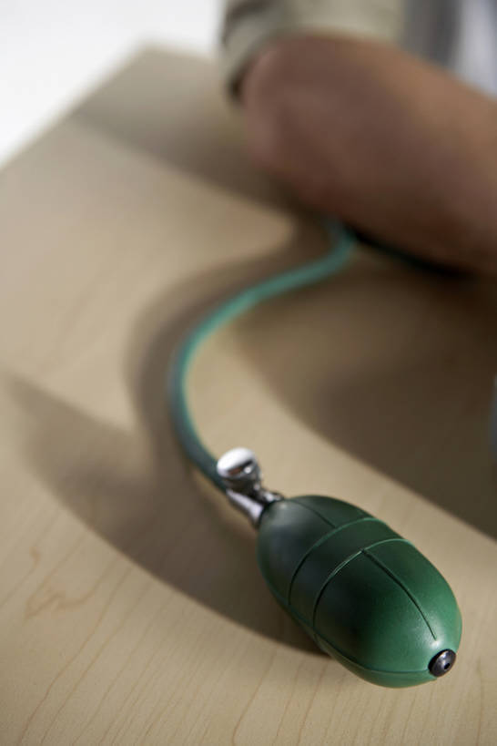 无人,办公室,医院,竖图,室内,特写,留白,技术,静物,北京,中国,亚洲,药,科学,测量,书桌,绿色,白色,健康,血液,比较,摄影,技巧,医疗,疾病,血压计,病房,手艺,医疗工具,东亚,胆固醇,技能,技艺,手臂,彩图,影棚拍摄,妙技,本领,门诊部,bj175