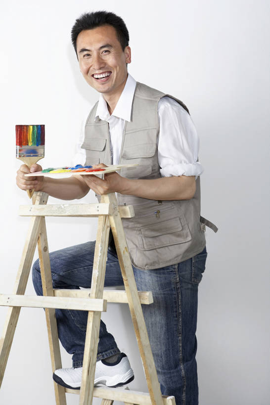 东方人,成年人,一个人,建筑工人,办公室,笑,攀登,微笑,露齿笑,竖图,彩色,室内,特写,正面,衬衫,商务,快乐,幸福,安全,成功,信心,建筑业,技术,北京,中国,亚洲,握,装饰,工作,木制,梯子,墙,防护,刷,注视,牛仔裤,休闲装,画笔,建筑工地,观察,看,职业,平衡,握着,摄影,观看,技巧,马甲,五颜六色,保护,幽默,色彩斑斓,察看,创造力,调色板,享乐,练习,关注,运送,作画,手艺,保险,改变,油漆工,五彩缤纷,挑战,东亚,保全,周全,安稳,安定,五彩斑斓,技能,技艺,五光十色,平安,男人,男性,年轻男性,亚洲人,中国人,年轻人,设计,彩图,妙技,壁纸刷,本领,改进,工人阶级,bj175