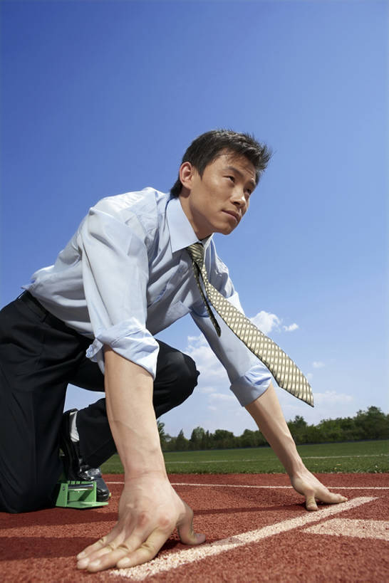 东方人,成年人,一个人,商务人士,运动员,商务男性,起跑线,蹲,跑,竖图,室外,白天,留白,侧面,衬衫,锻炼,商务,快乐,自由,成功,比赛,运动,信心,竞争,技术,赛跑,太阳,鞋子,北京,日光,中国,亚洲,仅一个男性,仅一个人,弯腰,准备,套装,正装,跑道,球场,领带,竞技运动,注视,娱乐,起跑架,体育场,草,树,仅一个年轻男性,蓝色,蓝天,天空,观察,看,职业,休闲,健康,放松,活力,力量,摄影,块状,观看,技巧,希望,迅速,察看,敏捷,体育运动,关注,决心,手艺,商务装,田径运动,挑战,工薪阶层,东亚,坚持,技能,技艺,开端,体育,男人,男性,年轻男性,亚洲人,中国人,年轻人,白领,上班族,休闲活动,体育运动员,运动选手,跪着,彩图,全身,衬衣,健身,径赛,妙技,本领,韧性,bj175