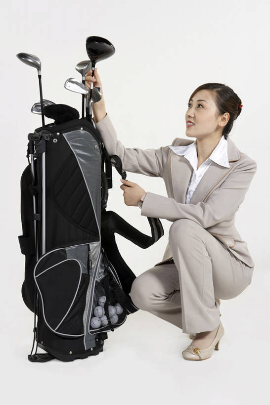 东方人,成年人,中年人,一个人,商务人士,秘书,司机,商务女性,办公室,蹲,笑,微笑,露齿笑,竖图,留白,白色背景,正面,高跟鞋,商务,快乐,幸福,成功,运动,信心,技术,壁纸,北京,中国,亚洲,仅一个女性,仅一个人,握,准备,工作,高尔夫球,器材,注视,娱乐,现代,外套,白色,观察,看,仅一个中年女性,职业,休息,休闲,概念,健康,放松,决定,握着,摄影,生活方式,观看,技巧,察看,酷,优美,享乐,挑选,练习,愉悦,工作室,关注,运送,体育器械,爱好,手艺,选择,梦想,想象,高尔夫球棒,东亚,高尔夫球包,技能,技艺,能力,高尔夫球运动,年轻女性,女人,女性,亚洲人,中国人,年轻人,白领,休闲活动,彩图,高角度拍摄,影棚拍摄,欢乐,妙技,本领,商业活动,bj175