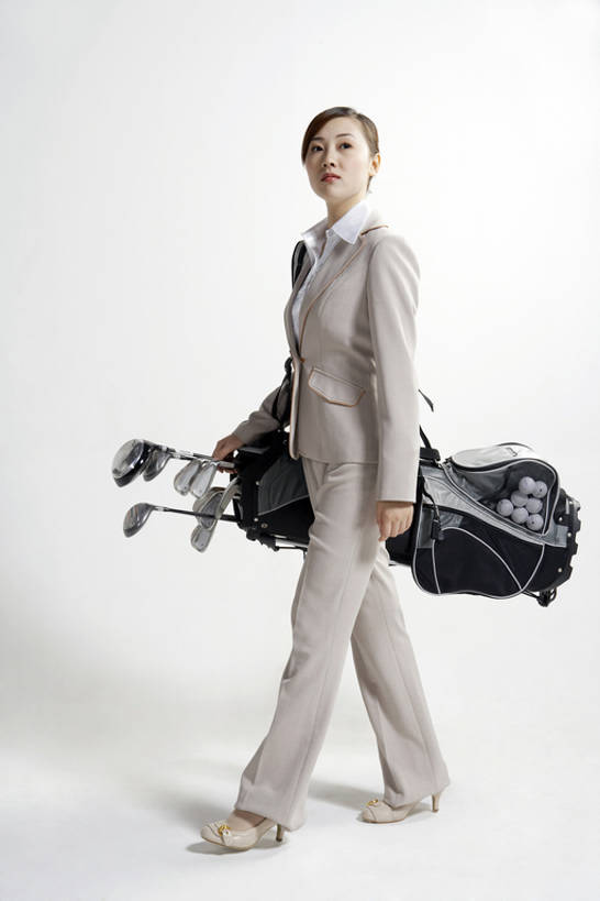 东方人,成年人,中年人,一个人,商务人士,秘书,司机,商务女性,办公室,竖图,留白,白色背景,侧面,高跟鞋,商务,快乐,幸福,成功,运动,信心,技术,壁纸,北京,中国,亚洲,仅一个女性,仅一个人,握,准备,工作,高尔夫球,器材,注视,娱乐,现代,外套,白色,观察,看,站着,仅一个中年女性,职业,休息,休闲,健康,放松,握着,摄影,生活方式,观看,技巧,察看,领导,酷,享乐,经理,工作室,关注,运送,体育器械,爱好,出示,手艺,忙碌,梦想,想象,高尔夫球棒,东亚,高尔夫球包,技能,技艺,能力,把握,认真,高尔夫球运动,年轻女性,女人,女性,亚洲人,中国人,年轻人,白领,休闲活动,步行,彩图,全身,影棚拍摄,欢乐,妙技,本领,商业活动,掌控,bj175