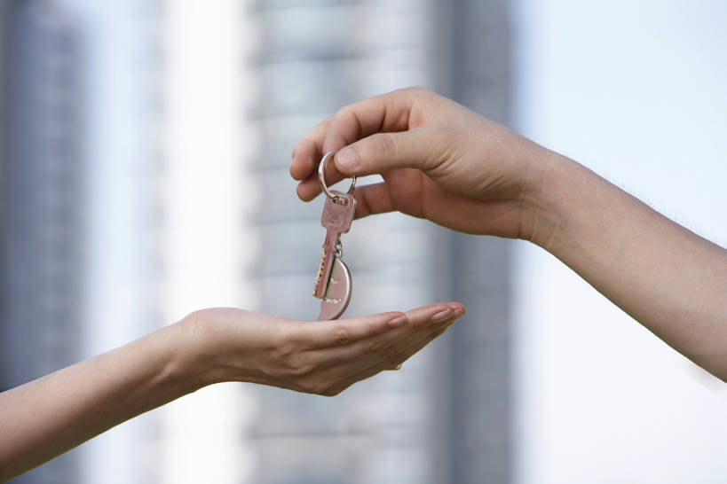 东方人,成年人,手,两个人,夫妻,丈夫,妻子,商务人士,商务男性,横图,室外,白天,留白,衬衫,购物,商务,快乐,满意,兴奋,幸福,安全,分享,成功,信心,消费,技术,城市,建筑,北京,中国,亚洲,伸展,握,套装,房屋,公寓,塔,钥匙,钥匙圈,一对,浪漫,现代,刺激,蓝天,社区,夏天,职业,健康,亲密,放,握着,金融,摄影,建造,生活方式,技巧,惊奇,部分,享乐,愉悦,都市风光,购买,运送,房地产,出示,手艺,商务装,获取,选购,贸易,工薪阶层,东亚,陪同,新婚,血拼,繁荣,责任,技能,技艺,陪伴,开端,机会,信任,男人,男性,年轻男性,年轻女性,女人,女性,亚洲人,中国人,年轻人,情侣,白领,上班族,彩图,衬衣,爱,欢乐,高层建筑,妙技,给予,居住区,本领,商业活动,房屋建设,好消息,伴随,bj175