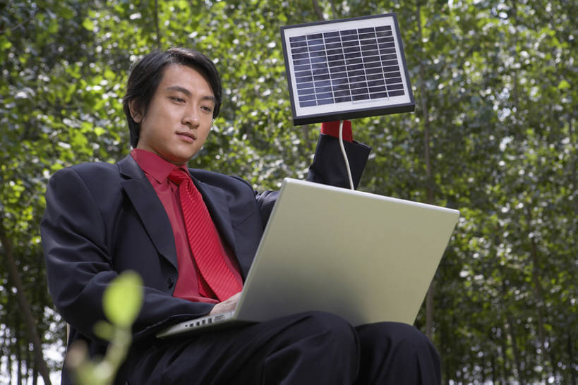 东方人,成年人,一个人,商务人士,商务男性,微笑,横图,室外,白天,正面,衬衫,商务,快乐,幸福,成功,信心,笔记本电脑,技术,太阳能,森林,植物,北京,中国,亚洲,敲打,握,套装,正装,环保,工作,领带,输入,树,绿色,风景,自然,春天,打字,职业,握着,摄影,能源,技巧,保护,点击,敲击,环境,存储,回收,资源,便利,享乐,储存,动力设备,手艺,忙碌,商务装,挑战,利用,工薪阶层,低碳,东亚,循环,替代能源,环境保护,持续,无线电技术,太阳电池板,技能,技艺,太阳能电池板,按键,男人,男性,年轻男性,亚洲人,中国人,年轻人,白领,上班族,坐着,彩图,衬衣,欢乐,妙技,办公室职员,本领,bj175