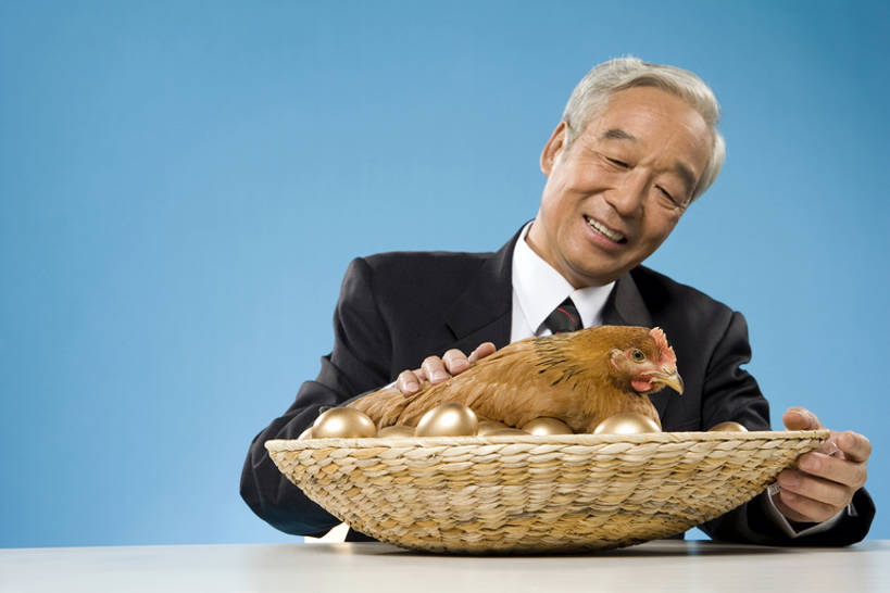 东方人,成年人,老年人,一个人,商务人士,商务男性,笑,微笑,露齿笑,横图,室内,背景,正面,衬衫,商务,贪欲,成功,鸡,北京,中国,亚洲,仅一个男性,仅一个人,握,黄色背景,套装,正装,金属,鸡蛋,领带,传统,主食,家禽,蓝色,动物,手势,仅一个老年男性,抓,颜色,握着,财富,金融,摄影,中国文化,商务装,工薪阶层,东亚,爱抚,吝啬,小气,老年男性,男人,男性,亚洲人,中国人,白领,上班族,母鸡,坐着,半身,彩图,影棚拍摄,衬衣,深情,金子,打手势,bj175