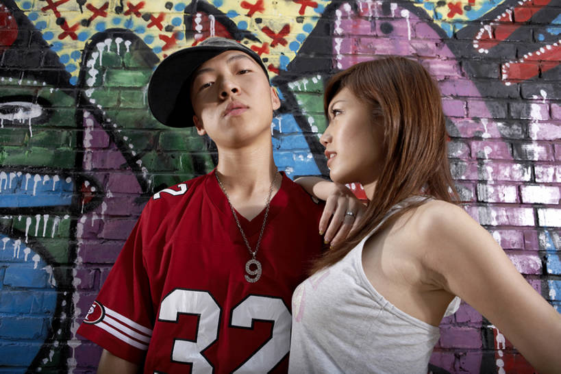 东方人,少年,成年人,一个人,两个人,学生,微笑,横图,室外,白天,正面,爱情,时尚,快乐,幸福,城市,帽子,北京,中国,亚洲,仅一个年轻女性,仅一个女性,仅一个人,艺术,墙,浪漫,T恤,注视,砖墙,手叉腰,壁画,夏天,观察,看,站着,休闲,温暖,温馨,恩爱,放松,活力,亲密,搭,约会,恋人,摄影,观看,喷漆,和睦,察看,酷,享乐,风格,搭着,都市风光,关注,作画,东亚,陪同,陪伴,男人,男性,年轻男性,年轻女性,女人,女性,亚洲人,中国人,年轻人,情侣,大学生,休闲活动,拥抱,半身,彩图,爱,欢乐,涂鸦,伴侣,融洽,伴随,bj175