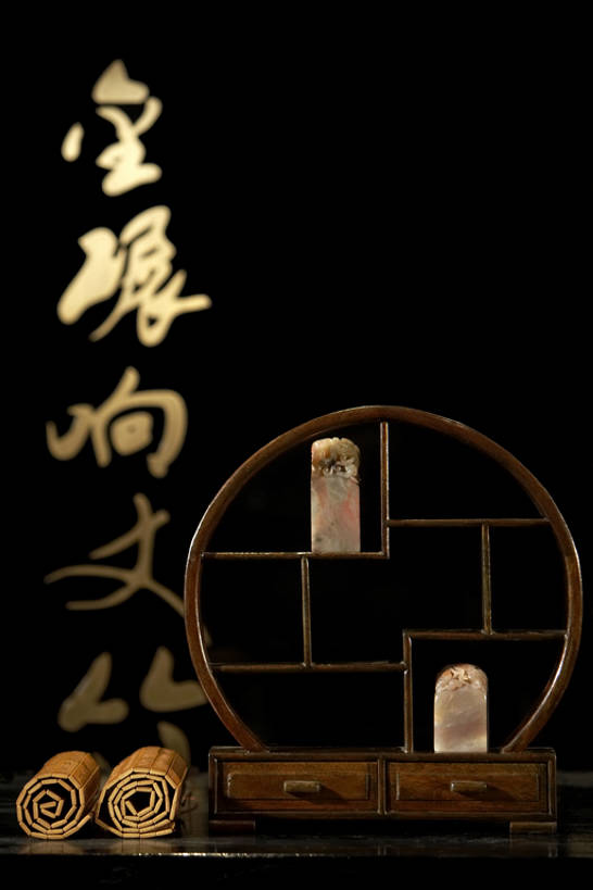 无人,竖图,室内,留白,书房,建筑,海豹,静物,北京,中国,亚洲,艺术,木制,雕刻,席子,房屋,墙,排骨,办公用品,水晶,历史,传统,架子,文具,工艺品,汉字,摄影,块状,古董,印章,复杂,办公设备,文具用品,图章,高雅,中国文化,手艺,签署,发明,东亚,远古,东亚文化,文化工具,鉴定,古代文明,纸镇,木工,设计,彩图,传统文化,过去,bj175