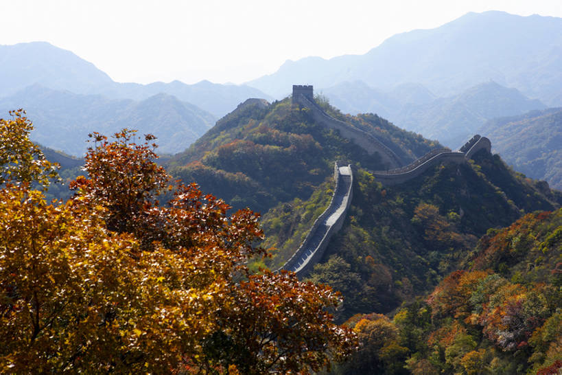 无人,横图,室外,白天,旅游,度假,探险,石头,美景,名胜古迹,山,山脉,标志建筑,地标,建筑,北京,长城,中国,亚洲,行人,游客,游人,遗迹,砖,景观,天气,宏伟,古迹,历史,文物,娱乐,建设,古建筑,路人,旅客,树叶,风景,蓝天,自然,享受,休闲,陡峭,旅游胜地,景色,放松,摄影,环境,中国文化,自然风光,万里长城,古文明,东亚,远古,世界文化遗产,中华人民共和国,古代文明,遥远,过客,岩石,彩图,高角度拍摄,旅行,标志性建筑,bj175