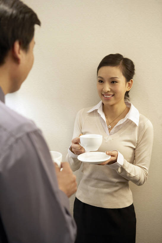 咖啡,东方人,成年人,中年人,两个人,商务人士,商务男性,商务女性,办公室,笑,微笑,露齿笑,竖图,室内,正面,毛衣,衬衫,商务,快乐,友谊,北京,中国,亚洲,喝,握,套装,正装,工作,墙,咖啡杯,领带,饮食,饮料,背面,茶碟,站着,职业,休息,休闲,办公大楼,放松,握着,摄影,经理,小卖部,商务装,合伙,工薪阶层,东亚,热饮,陪同,陪伴,男人,男性,年轻女性,女人,女性,中年男性,亚洲人,中国人,年轻人,白领,上班族,彩图,衬衣,办公室职员,伴随,bj175