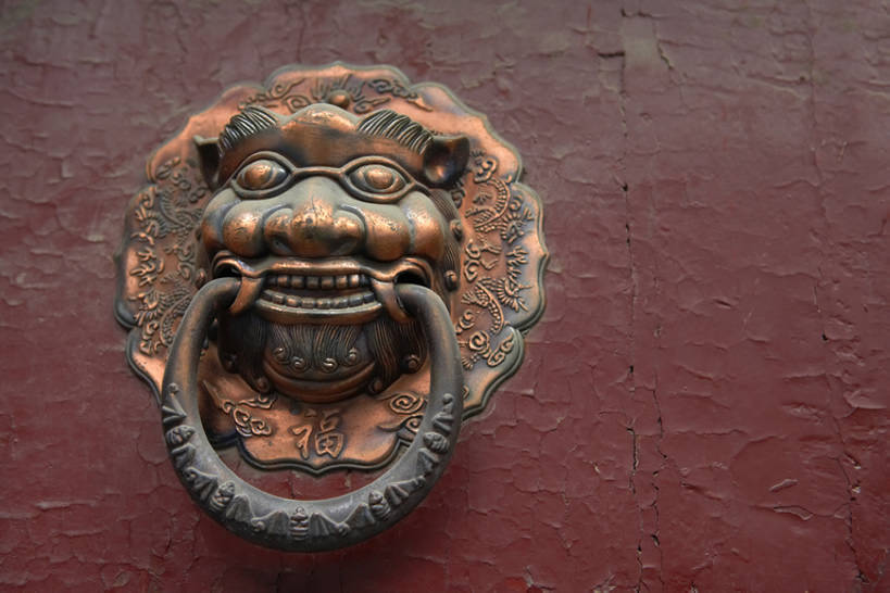 无人,横图,室外,白天,留白,门,建筑,狮子,北京,中国,亚洲,装饰,墙,历史,门环,传统,红色,门把手,门框,汉字,摄影,复杂,黄铜,部件,旧的,中国文化,前门,古典风格,东亚,远古,东亚文化,古代文明,式样,设计,彩图,旅行,插销,传统文化,bj175
