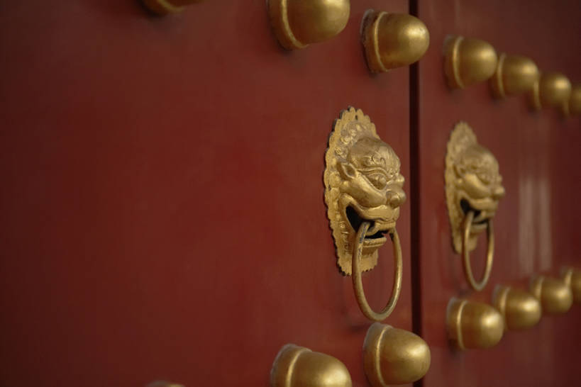 无人,天坛,横图,室外,白天,旅游,度假,奢侈,名胜古迹,门,标志建筑,地标,建筑,北京,中国,亚洲,遗迹,装饰,金属,大门,古典,豪华,古迹,历史,文物,娱乐,干净,门环,建设,古建筑,红色,门把手,门框,享受,休闲,旅游胜地,放松,颜色,摄影,华丽,部件,高雅,挂锁,中国文化,前门,古典风格,古文明,东亚,远古,富丽,华美,设计,休闲活动,彩图,旅行,金子,插销,华侈,奢华,bj175