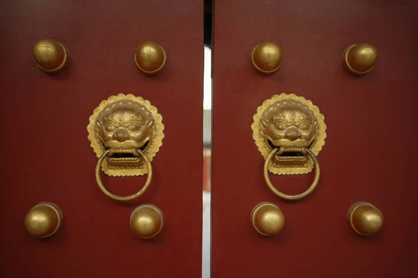 无人,故宫,横图,室外,白天,正面,旅游,度假,奢侈,名胜古迹,门,标志建筑,地标,建筑,北京,中国,亚洲,遗迹,装饰,金属,大门,古典,豪华,古迹,历史,文物,娱乐,干净,门环,建设,古建筑,红色,门把手,门框,享受,休闲,旅游胜地,放松,颜色,摄影,华丽,部件,高雅,挂锁,中国文化,前门,古典风格,古文明,东亚,远古,富丽,华美,设计,休闲活动,彩图,旅行,金子,插销,华侈,奢华,bj175
