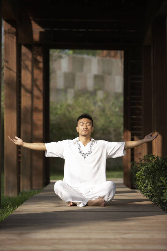 成年人,肌肉,健壮,一个人,公园,坐,盘腿,竖图,室外,白天,正面,锻炼,北京,中国,亚洲,仅一个男性,仅一个人,休闲装,光脚,现代,仅一个年轻男性,休闲,概念,健康,赤脚,放松,力量,平衡,沉思,瑜珈,摄影,宁静,打坐,练习,东亚,灵性,男人,男性,年轻男性,亚洲人,中国人,年轻人,休闲活动,闭着眼睛,盘腿而坐,盘膝,盘着腿的,盘着腿坐,双腿交叉,张开手臂,坐着,彩图,全身,传统服装,和蔼,bj175