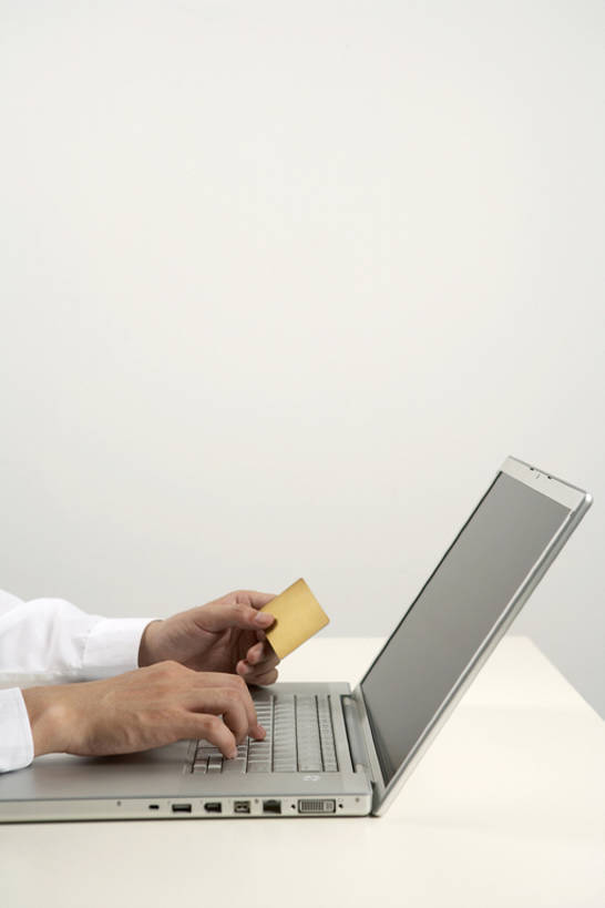 东方人,成年人,手,一个人,商务人士,商务男性,办公室,竖图,室内,留白,白色背景,侧面,衬衫,购物,商务,信用卡,消费,笔记本电脑,显示器,互联网,技术,仅一个男性,仅一个人,敲打,套装,工作,干净,输入,书桌,仅一个年轻男性,笔记本,打字,金融,摄影,点击,敲击,部分,网上购物,便利,付款,商务装,网上冲浪,网购,选购,贸易,工薪阶层,血拼,无线电技术,按键,计算机,男人,男性,年轻男性,亚洲人,中国人,年轻人,白领,上班族,电子商务,坐着,彩图,高角度拍摄,衬衣,bj175