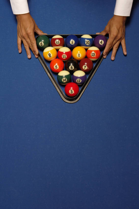 东方人,成年人,手,一个人,竖图,俯视,彩色,室内,留白,游戏,快乐,幸福,比赛,运动,台球,上海,中国,亚洲,仅一个男性,仅一个人,许多,握,准备,鲜艳,球袋,桌球台,很多,玩,娱乐,仅一个年轻男性,休闲,握着,摄影,生活方式,五颜六色,部分,色彩斑斓,放置,享乐,愉悦,娱乐活动,爱好,五彩缤纷,斯诺克,台球室,东亚,五彩斑斓,五光十色,开端,男人,男性,亚洲人,中国人,年轻人,休闲活动,彩图,高角度拍摄,bj175