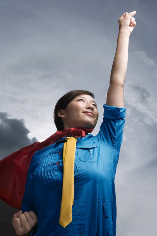 东方人,中年人,一个人,商务人士,商务女性,举,微笑,竖图,室外,白天,正面,仰视,民族服装,衬衫,商务,快乐,兴奋,幸福,成功,信心,技术,多云,仅一个女性,仅一个人,服装,工作,乌云,云,领带,古典,注视,文化,飞,传统,衣服,天空,观察,看,托,向上看,站着,仅一个中年女性,职业,概念,幻想,活力,力量,模仿,摄影,服饰,观看,技巧,幽默,古装,察看,享乐,敏捷,关注,手艺,超人,梦想,防寒衣,挑战,想象,勇气,韵味,超级英雄,英雄,技能,技艺,进展,想法,能力,女人,女性,中年女性,亚洲人,中国人,拳头,白领,举起,举手,举着,向上举,向上伸,向上托,仰头,半身,彩图,低角度拍摄,传统服装,民俗服,欢乐,妙技,办公室职员,本领,bj175