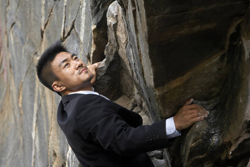 东方人,成年人,一个人,商务人士,商务男性,攀登,横图,室外,白天,侧面,衬衫,锻炼,商务,快乐,幸福,风险,安全,运动,信心,竞争,攀岩,山,中国,亚洲,仅一个男性,仅一个人,套装,山顶,高处,训练,娱乐,极限运动,刺激,仅一个年轻男性,自然,职业,陡峭,概念,健康,活力,力量,平衡,压力,金融,投资,摄影,生长,上升,专心,享乐,练习,敏捷,决心,努力,爱好,商务装,户外活动,反差,挑战,工薪阶层,东亚,坚持,晋升,斗争,勇气,技能,能力,冒险,认真,无厘头,男人,男性,年轻男性,亚洲人,中国人,年轻人,白领,上班族,岩石,休闲活动,仰头,半身,彩图,衬衣,精力,bj175