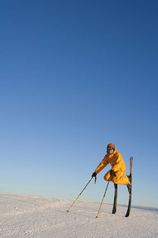 东方人,成年人,秃头,一个人,室外,白天,留白,运动服,旅游,度假,游戏,快乐,自由,安全,运动,美景,太阳,雪,中国,亚洲,仅一个男性,仅一个人,滑雪,地平线,景观,冬天,防护,半空,玩,杆,拿着,注视,娱乐,仅一个年轻男性,天空,自然,手套,观察,看,享受,休闲,滑雪场,健康,背带裤,景色,放松,活力,平衡,生活方式,观看,活动,保护,滑雪板,滑雪杖,察看,感冒,酷,享乐,敏捷,愉悦,发泄,关注,消遣,智力,自然风光,体育器械,滑雪镜,努力,爱好,保险,户外活动,野地,滑雪服,东亚,特技,万里无云,宣泄,保全,周全,安稳,安定,防护手套,河北省,冬季运动,快活,欢愉,康乐,滑雪靴,滑雪运动,体育活动,平安,男人,男性,年轻男性,亚洲人,中国人,年轻人,光头,无发,休闲活动,玩耍,嬉戏,彩图,全身,旅行,高兴,bj175