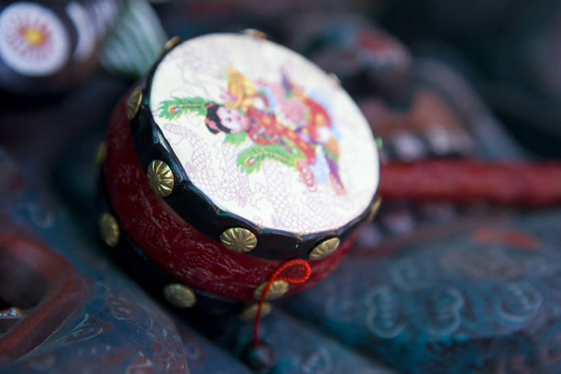 无人,横图,静物,玩具,北京,中国,亚洲,鼓,传统,一个,纪念品,工艺品,摄影,单个,中国文化,手艺,东亚,东亚文化,雍和宫,拨浪鼓,式样,美术工艺,彩图,高角度拍摄,传统文化,bj175