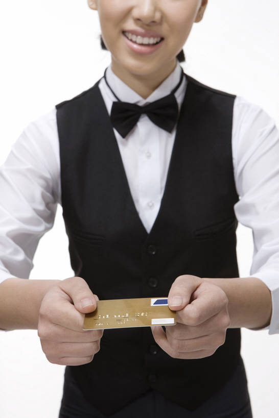 东方人,成年人,手,一个人,服务员,竖图,特写,抠图,白色背景,正面,热情,信用卡,消费,中国,仅一个女性,握,服装,正装,领结,站着,职业,服务,握着,金融,摄影,礼节,严肃,便利,贵宾,神圣,金卡,东亚,燕尾服,认真,年轻女性,女人,女性,亚洲人,中国人,年轻人,服务生,侍者,彩图,影棚拍摄,礼服,给予,bj175