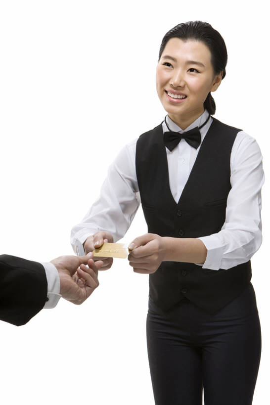 东方人,成年人,手,两个人,服务员,竖图,留白,抠图,白色背景,正面,热情,信用卡,消费,中国,握,服装,正装,领结,顾客,站着,职业,服务,握着,金融,摄影,礼节,严肃,便利,贵宾,付款,神圣,金卡,东亚,燕尾服,认真,年轻女性,女人,女性,亚洲人,中国人,年轻人,服务生,侍者,张开手臂,彩图,影棚拍摄,礼服,给予,bj175