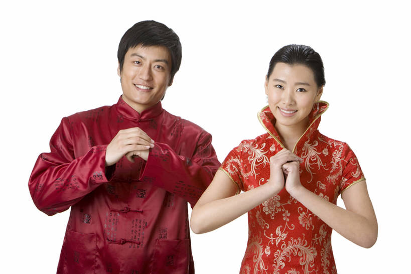 东方人,成年人,两个人,服务员,握手,笑,微笑,露齿笑,横图,留白,抠图,白色背景,正面,快乐,幸福,热情,合作,团队,中国,旗袍,并排,丝绸,祝福,注视,红色,观察,看,手势,站着,职业,服务,摄影,观看,礼节,察看,关注,中国文化,祝贺,问候,合伙,古典风格,东亚,东亚文化,谢谢,年轻男性,年轻女性,亚洲人,中国人,年轻人,服务生,侍者,搀手,拉手,手拉手,手握手,半身,彩图,影棚拍摄,传统服装,打手势,传统文化,bj175