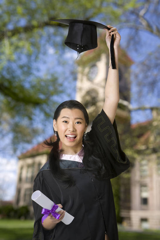 东方人,成年人,一个人,学生,学校,教学楼,竖图,室外,白天,正面,兴奋,幸福,骄傲,成功,信心,中国,仅一个女性,握,文凭,教育,注视,校园,刺激,树,观察,看,站着,教室,握着,摄影,流苏,观看,察看,知识,享乐,学士帽,毕业生,毕业,成就,关注,智力,肖像,学士服,东亚,垂布,学士袍,学位帽,年轻女性,女人,女性,亚洲人,中国人,年轻人,大学生,半身,彩图,大学,教学大楼,bj175