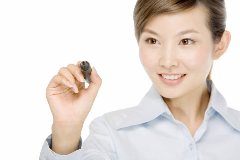 东方人,成年人,脸,头,脸颊,一个人,商务人士,商务女性,举,微笑,横图,留白,抠图,白色背景,正面,衬衫,商务,快乐,幸福,信心,技术,玻璃,写,正装,办公用品,肩膀,水笔,文具,白板,记号笔,学习用品,托,职业,概念,规划,摄影,技巧,文具用品,创造力,享乐,肖像,手艺,草图,技能,技艺,年轻女性,女人,女性,亚洲人,中国人,年轻人,头部,脸部,脸蛋,面部,白领,举起,举手,举着,向上举,向上伸,向上托,彩图,影棚拍摄,欢乐,妙技,毡尖笔,办公室职员,本领,bj175