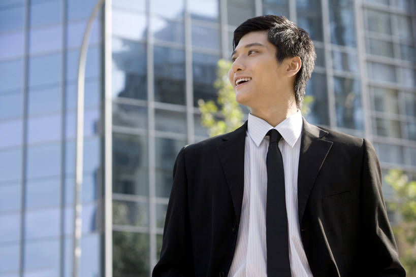 东方人,成年人,一个人,商务人士,商务男性,办公室,笑,微笑,露齿笑,室外,白天,正面,衬衫,西装,商务,快乐,满意,幸福,热情,成功,信心,城市,建筑,北京,中国,亚洲,仅一个男性,仅一个人,套装,正装,领带,注视,方向,仅一个年轻男性,观察,看,站着,职业,办公大楼,力量,摄影,观看,希望,察看,享乐,成就,都市风光,关注,肖像,商务装,梦想,工薪阶层,东亚,一套,男人,男性,年轻男性,亚洲人,中国人,年轻人,白领,上班族,半身,彩图,衬衣,高层建筑,中央商务区,bj175