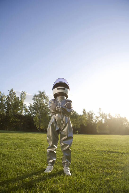 东方人,儿童,一个人,宇航员,飞行员,公园,站,双手交叉,室外,白天,正面,兴奋,自由,幸福,纯洁,信心,草地,帽子,北京,日光,中国,亚洲,仅一个男性,仅一个人,朦胧,模糊,科学,头盔,田地,玩,刺激,草,树,小孩,蓝天,天空,自然,安全帽,春天,站着,仅一个小孩,休闲,概念,个性,可爱,乐趣,童年,童趣,无辜,摄影,生长,生活方式,环境,双手抱胸,酷,享乐,太空服,清新,等,梦想,想象,童真,东亚,烂漫,无邪,耀斑,想法,天真,男孩,男人,男性,亚洲人,中国人,孩子,休闲活动,仰头,站立,彩图,全身,装扮,男生,好奇心,航天任务,空间探索,bj175