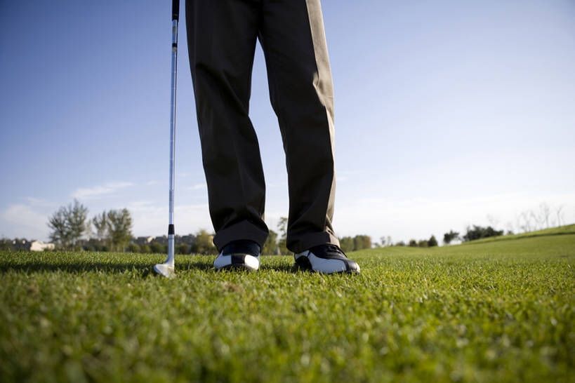 腿,一个人,横图,室外,特写,白天,锻炼,运动,草地,北京,中国,亚洲,仅一个男性,仅一个人,高尔夫球,训练,开球,玩,休闲装,高尔夫球场,草,仅一个年轻男性,绿色,休闲,健康,放松,活力,乐趣,摄影,高尔夫球杆,享乐,足,东亚,高尔夫球运动,男人,男性,年轻男性,中国人,年轻人,休闲活动,半身,彩图,欢乐,bj175