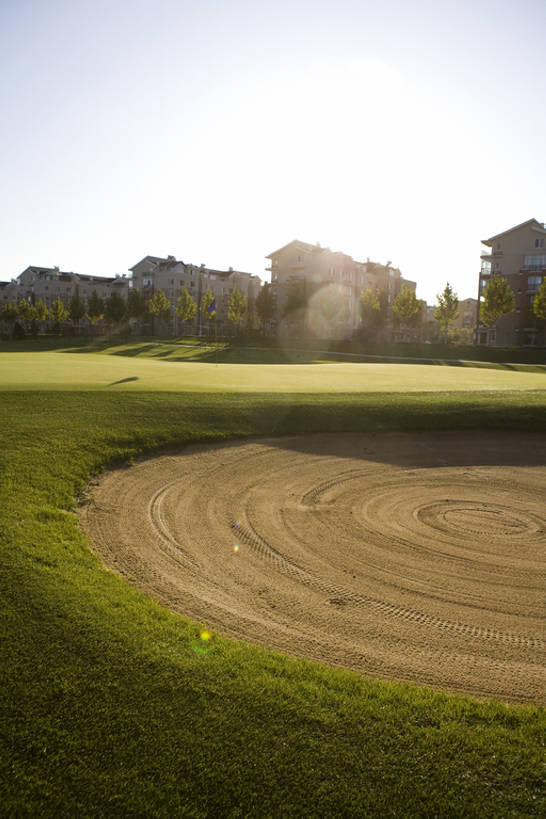 无人,体育馆,运动场,竖图,室外,白天,运动,北京,中国,亚洲,球洞,沙子,体育场,高尔夫球场,草,绿色,草皮,休闲,摄影,东亚,运动馆,高尔夫球运动,休闲活动,彩图,bj175