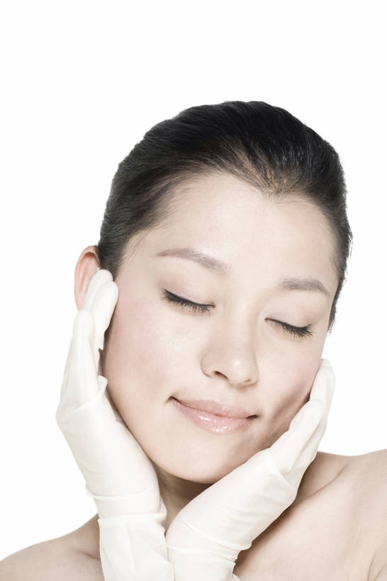 东方人,成年人,脸,头,脸颊,手,裸体,一个人,微笑,竖图,留白,抠图,白色背景,正面,美容,快乐,满意,幸福,安全,北京,中国,亚洲,仅一个年轻女性,仅一个女性,仅一个人,撑,服装,防护,美丽,托腮,休闲装,干净,裸露,肩膀,衣服,白色,手套,托,保养,休闲,健康,休闲服,保健,摄影,服饰,皮肤,保护,光滑,享乐,托下巴,肖像,裸,保险,东亚,纯净,保全,周全,安稳,安定,防护手套,细腻,平滑,美化,平安,年轻女性,女人,女性,亚洲人,中国人,年轻人,头部,脸部,脸蛋,面部,闭着眼睛,触摸,彩图,影棚拍摄,欢乐,抗衰老,bj175