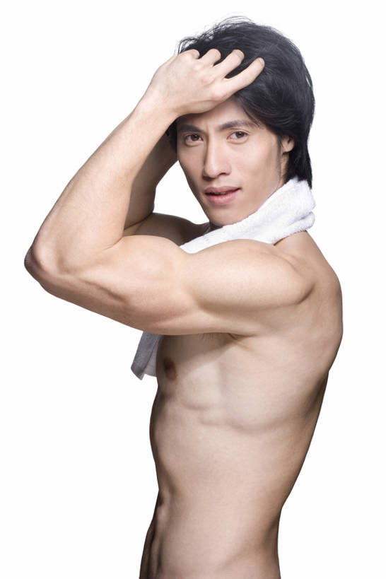 东方人,成年人,头发,健壮,裸体,一个人,举,摸,竖图,白色背景,侧面,化妆,美容,性感,信心,北京,中国,亚洲,仅一个男性,仅一个人,抚摸,护肤,准备,注视,干净,裸露,仅一个年轻男性,黑色,毛巾,观察,看,托,保养,享受,休闲,健康,放松,活力,保健,摄影,护发素,观看,皮肤,察看,卫生,关注,清新,肖像,裸,东亚,养颜,美发用品,柔和,男人,男性,年轻男性,亚洲人,年轻人,触摸,接触,举起,举手,举着,向上举,向上伸,向上托,半身,彩图,影棚拍摄,SPA美容,英俊,白色人种,朝鲜族,bj175