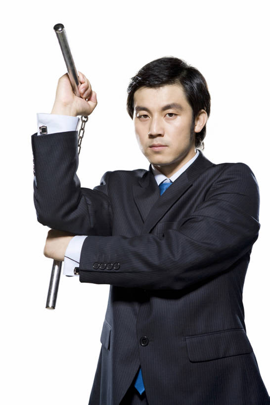 东方人,成年人,一个人,商务人士,商务男性,竖图,白色背景,正面,衬衫,锻炼,商务,成功,运动,信心,竞争,技术,武术,北京,中国,亚洲,仅一个男性,仅一个人,对抗,套装,冲突,领带,拿着,注视,破坏,仅一个年轻男性,观察,看,武器,活力,力量,战争,摄影,影棚,生活方式,观看,技巧,损坏,察看,专心,攻击,威胁,对立,关注,矛盾,中国文化,摄影棚,兵器,决心,手艺,商务装,防御,双节棍,武打,工薪阶层,东亚,武功,敌对,挫败,斗争,抗拒,抗衡,杀伤,威慑,技能,技艺,能力,认真,体育,危险,男人,男性,年轻男性,亚洲人,中国人,年轻人,白领,上班族,半身,彩图,影棚拍摄,衬衣,健身,拍摄,棍道,盘龙棍,武学,妙技,本领,bj175