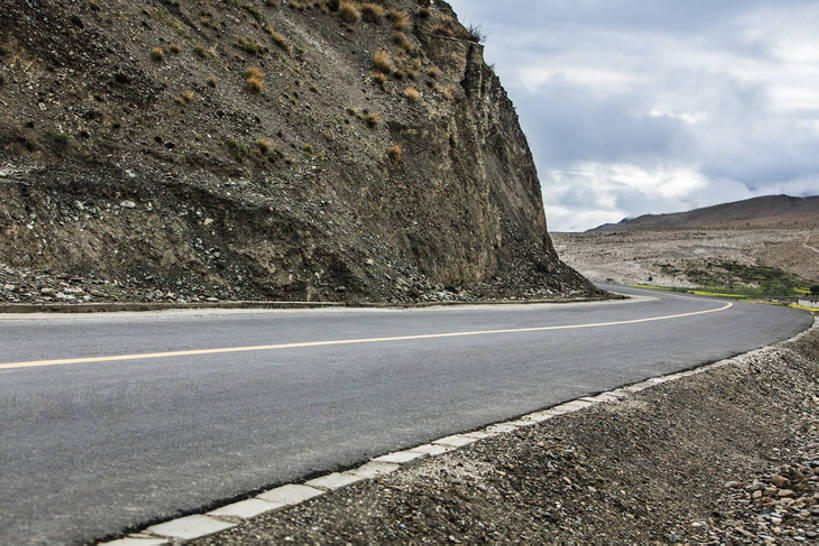 无人,横图,室外,白天,背景,旅游,度假,美景,山,山脉,道路,高速公路,路,公路,中国,亚洲,曲折,弯曲,地形,景观,路边,山路,分界线,盘山路,交通,方向,娱乐,西藏,风景,自然,享受,休闲,景色,放松,运输,摄影,蜿蜒,双黄线,宁静,迅速,山脊,大道,贫瘠,自然风光,东亚,西藏自治区,地貌,罕见,荒僻,偏僻,偏远,遥远,自然地理,冷僻,马路,彩图,汽车广告背景图,bj175