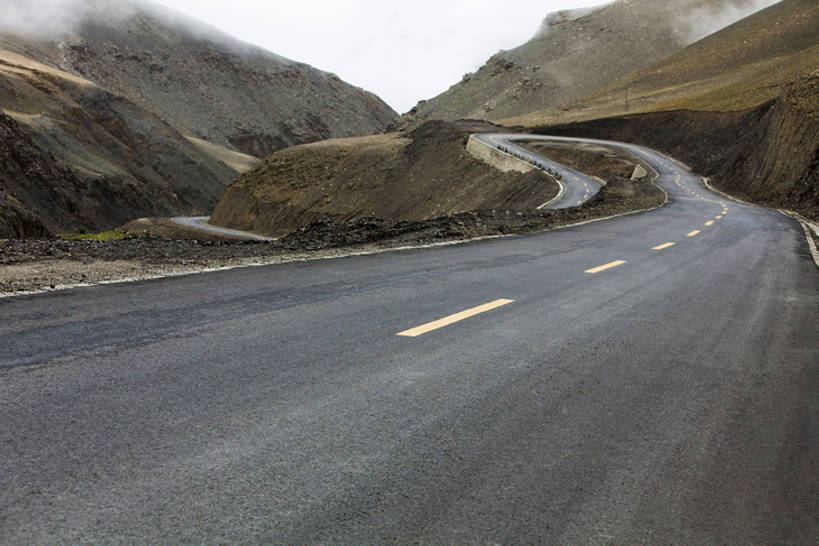 无人,横图,室外,白天,留白,背景,旅游,度假,美景,山,山脉,道路,高速公路,路,公路,中国,亚洲,曲折,弯曲,地形,景观,路边,山路,分界线,盘山路,交通,方向,娱乐,西藏,风景,自然,享受,休闲,景色,放松,运输,摄影,蜿蜒,双黄线,宁静,迅速,山脊,大道,贫瘠,自然风光,东亚,西藏自治区,地貌,罕见,荒僻,偏僻,偏远,遥远,自然地理,冷僻,马路,彩图,汽车广告背景图,bj175
