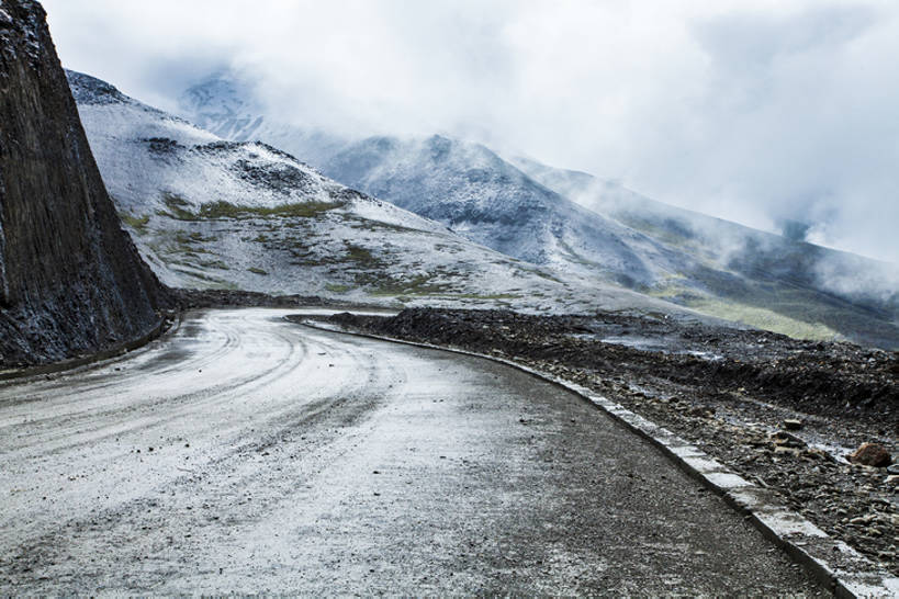 无人,横图,室外,白天,留白,背景,旅游,度假,美景,山,道路,高速公路,路,公路,中国,亚洲,曲折,弯曲,地形,景观,路边,山路,交通,碎石,方向,娱乐,西藏,风景,自然,享受,休闲,景色,放松,运输,摄影,蜿蜒,宁静,迅速,贫瘠,自然风光,东亚,西藏自治区,地貌,罕见,荒僻,偏僻,偏远,遥远,自然地理,冷僻,马路,彩图,旅行,汽车广告背景图,bj175