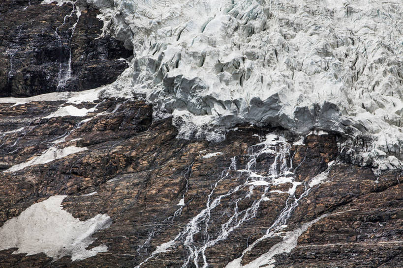 无人,横图,室外,特写,白天,旅游,度假,石头,美景,山,山脉,水,雪,雪山,中国,亚洲,覆盖,融化,地形,景观,宏伟,娱乐,西藏,风景,小溪,自然,享受,休闲,景色,放松,寒冷,摄影,宁静,部分,山脊,自然风光,融水,东亚,西藏自治区,地貌,罕见,荒僻,偏僻,偏远,自然地理,冷僻,岩石,彩图,全画幅,bj175