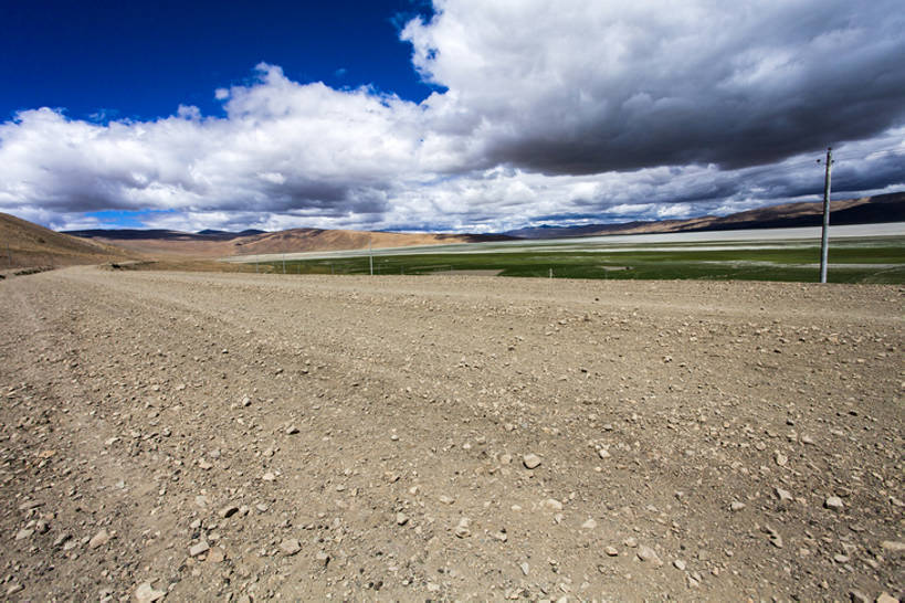 无人,横图,室外,白天,留白,背景,正面,旅游,度假,美景,山,山脉,道路,路,公路,中国,亚洲,曲折,弯曲,粗糙,地形,景观,云,交通,碎石,娱乐,西藏,蓝色,风景,天空,自然,享受,休闲,景色,放松,摄影,蜿蜒,宁静,环境,毛糙,贫瘠,自然风光,东亚,西藏自治区,地貌,罕见,荒僻,偏僻,偏远,遥远,冷僻,岩石,马路,彩图,没影点,粗拙,轮胎印,bj175
