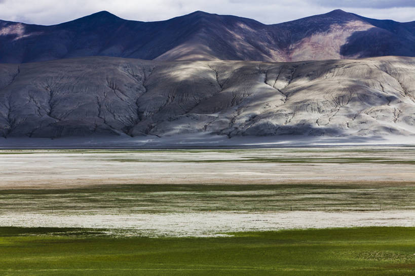 无人,横图,室外,白天,留白,旅游,度假,牧场,草地,草坪,美景,山,山脉,中国,亚洲,地形,景观,山顶,娱乐,西藏,绿色,风景,自然,享受,休闲,景色,放松,摄影,宁静,山脊,自然风光,东亚,西藏自治区,地貌,罕见,荒僻,偏僻,偏远,自然地理,冷僻,彩图,旅行,bj175