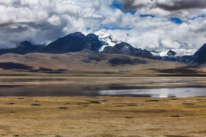无人,横图,室外,白天,留白,旅游,度假,湖,美景,山,山脉,水,雪,雪山,中国,亚洲,覆盖,地形,景观,山顶,云,宏伟,娱乐,西藏,风景,天空,自然,享受,休闲,景色,放松,寒冷,摄影,宁静,山脊,自然风光,融水,东亚,西藏自治区,地貌,罕见,荒僻,偏僻,偏远,自然地理,冷僻,彩图,旅行,bj175