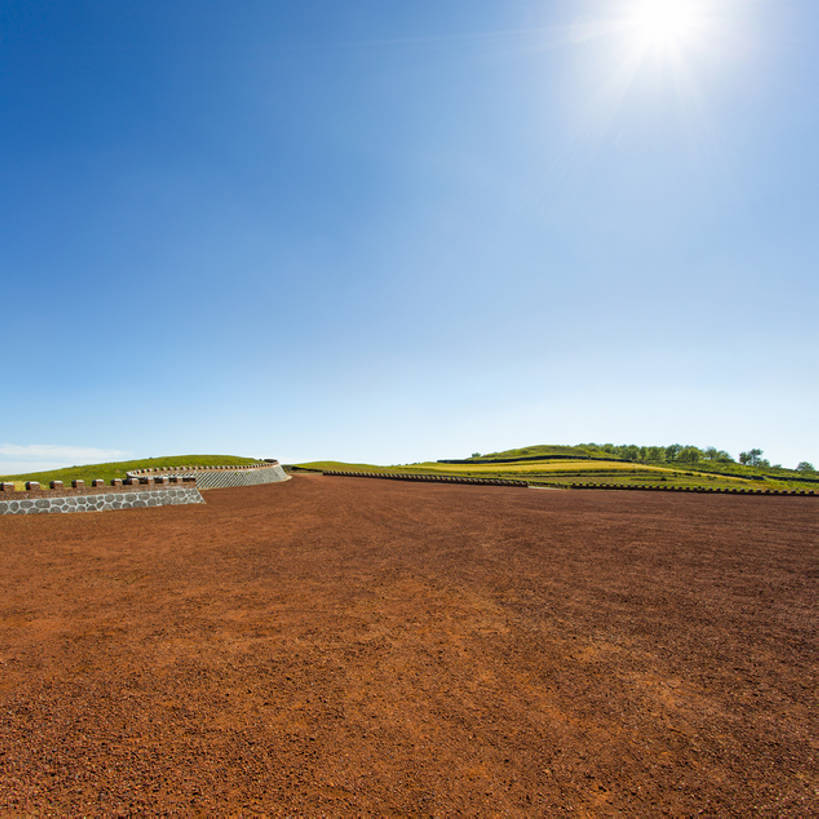 无人,方图,室外,白天,旅游,度假,草地,草原,美景,丘陵,山,太阳,标志建筑,道路,地标,建筑,路,公路,日光,中国,亚洲,曲折,地平线,景观,陆地,泥土,建筑群,交通,娱乐,建设,草,树,红色,蓝色,绿色,风景,蓝天,天空,自然,享受,休闲,景色,放松,季节,摄影,宁静,环境,生态,自然风光,逆光,东亚,地貌,红土地,河北省,张家口,坎坷,崎岖,罕见,荒僻,偏僻,偏远,自然地理,冷僻,马路,彩图,旅行,广角,汽车广告背景图,张北县,bj175