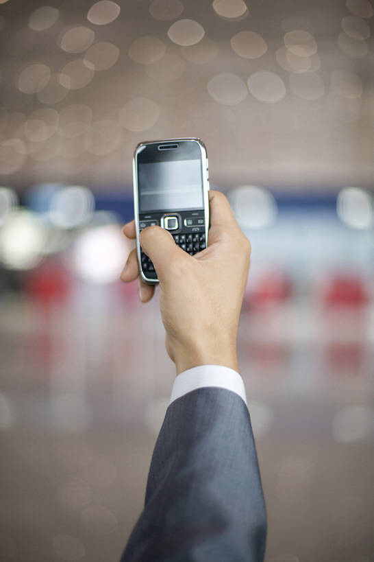 东方人,成年人,手,一个人,商务人士,商务男性,竖图,室内,特写,白天,留白,衬衫,商务,通讯,成功,技术,城市,手机,中国,亚洲,仅一个男性,套装,拿着,职业,便利,早晨,都市风光,发短信,商务装,工薪阶层,智能手机,东亚,北京市,无线电技术,男人,男性,亚洲人,中国人,白领,上班族,电话机,彩图,衬衣,办公室职员,电子记事本,一见钟情,bj175