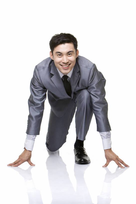 东方人,成年人,一个人,商务人士,商务男性,笑,微笑,露齿笑,竖图,留白,白色背景,正面,衬衫,锻炼,商务,快乐,兴奋,成功,比赛,运动,信心,竞争,赛跑,中国,亚洲,仅一个男性,仅一个人,捆扎,套装,正装,领带,注视,娱乐,起跑架,刺激,仅一个年轻男性,观察,看,休闲,活力,力量,观看,察看,体育运动,象征,庄重,关注,商务装,身份,工薪阶层,东亚,北京市,正式,地位,体育,男人,男性,年轻男性,亚洲人,中国人,年轻人,白领,上班族,跪着,彩图,全身,影棚拍摄,衬衣,健身,动机,假笑,bj175